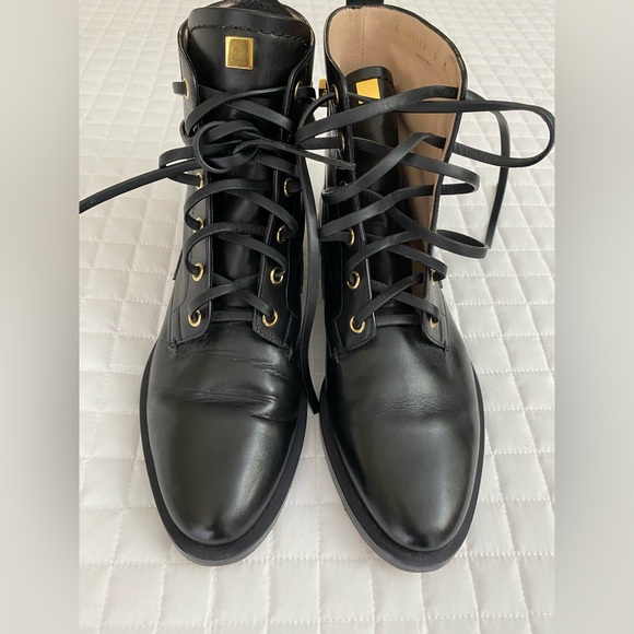 Stuart Weitzman - Picture 4 of 7